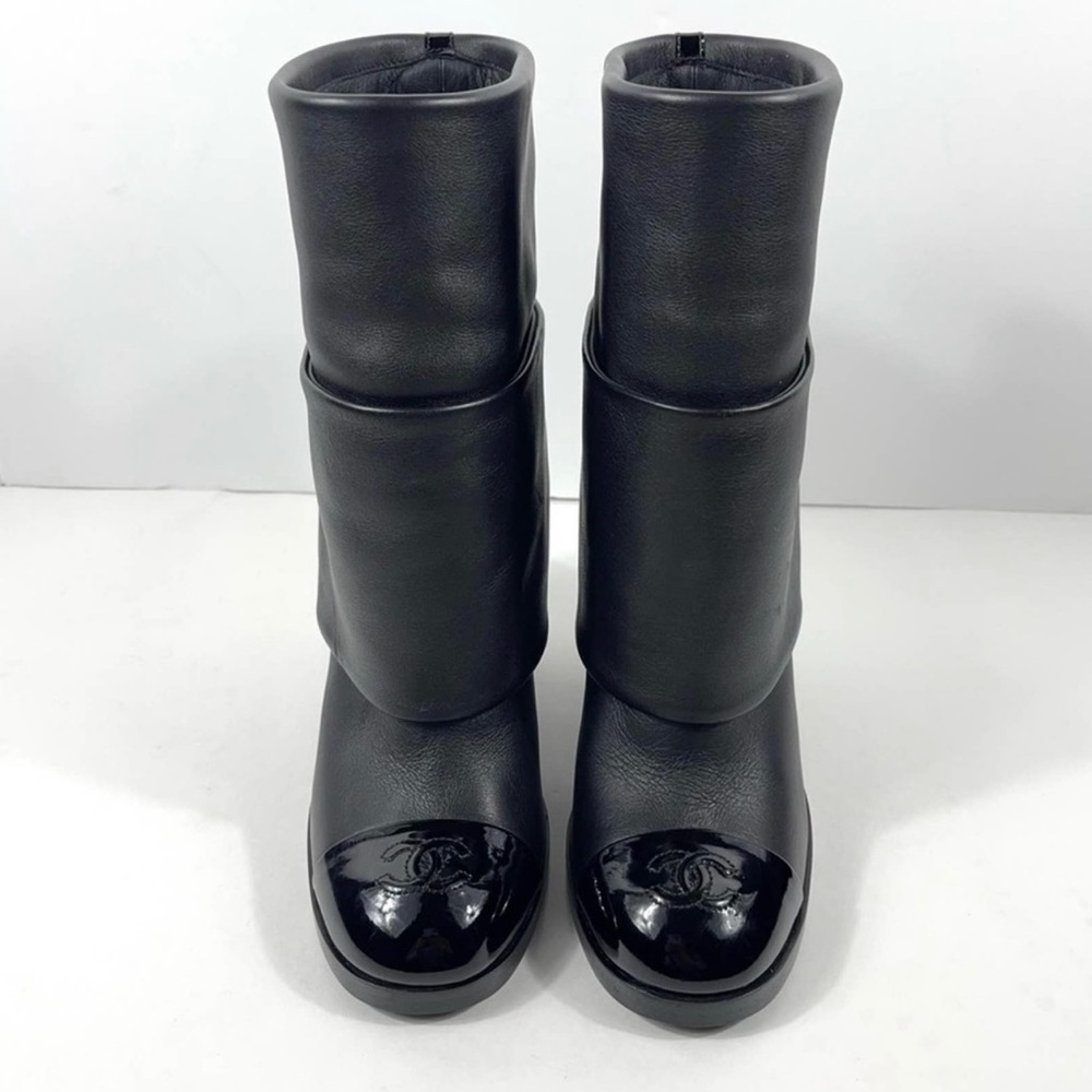 CHANEL 2015 Cap Toe
Fold Over Leather Interlocking CC Logo Ankle
Boots Size 39.5